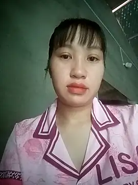 lucynguyen2 online show from 04-22-26, 12:39