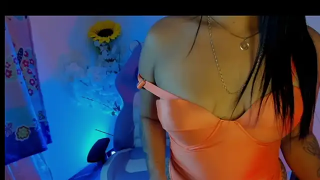 Snapshot of Megan-foxxx- chatting on 04-10-26, 01:23 Megan-foxxx- online show from 04-10-26, 01:23