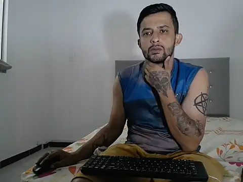 Snapshot of Liamhotlatino chatting on 06-14-26, 11:50 Liamhotlatino online show from 06-14-26, 11:50