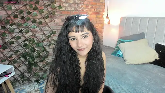 Hanna Clark   online show from 04-27-26, 12:36