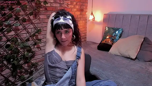 Hanna Clark   online show from 05-05-26, 12:08