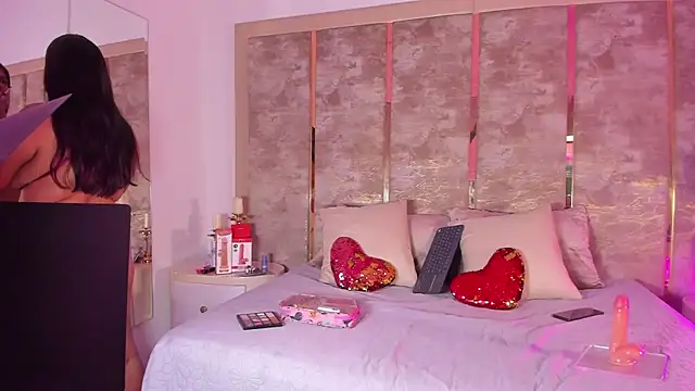 Snapshot of BellaWilliams_ chatting on 05-14-26, 04:20 BellaWilliams online show from 05-14-26, 04:20