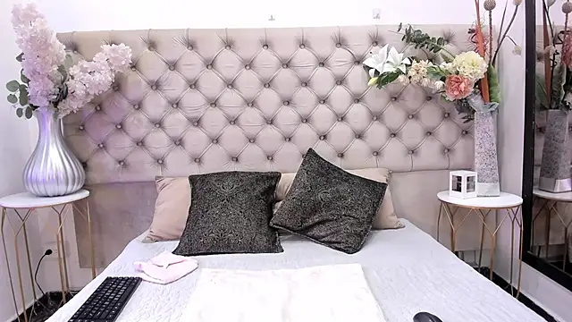 BellaWilliams  online show from 04-09-26, 08:48