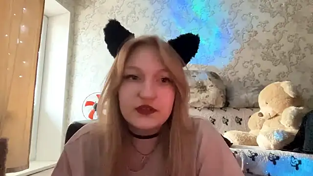 Snapshot of SilenttTide chatting on 04-02-26, 10:22 SilenttTide online show from 04-02-26, 10:22