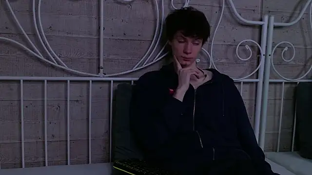 EdwardHogan online show from 04-03-26, 03:51