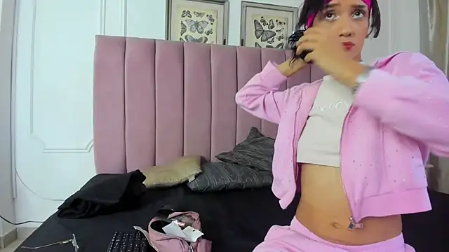 Snapshot of Alexa_fox669 chatting on 06-25-26, 01:27 Alexa fox669 online show from 06-25-26, 01:27