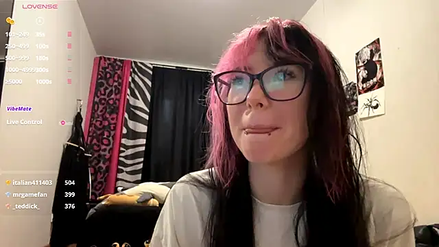 Snapshot of WifeAileen chatting on 05-08-26, 07:12 WifeAileen online show from 05-08-26, 07:12