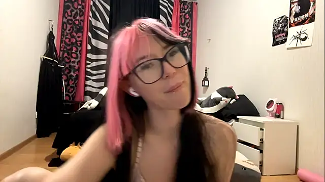Snapshot of WifeAileen chatting on 05-11-26, 02:45 WifeAileen online show from 05-11-26, 02:45