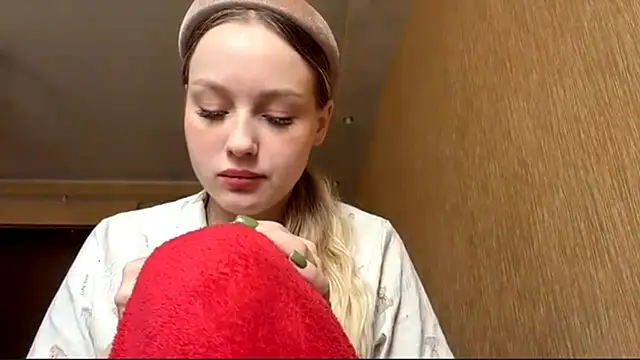 Snapshot of ElvieTribou chatting on 04-07-26, 08:16 ElvieTribou online show from 04-07-26, 08:16