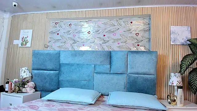 Snapshot of Delphine_doll chatting on 06-20-26, 12:10 Delphine doll online show from 06-20-26, 12:10