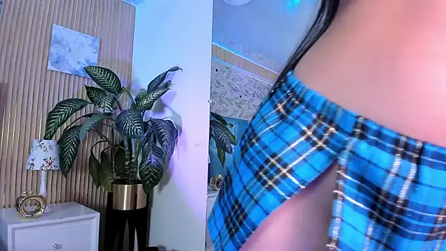 Snapshot of Delphine_doll chatting on 06-03-26, 02:33 Delphine doll online show from 06-03-26, 02:33
