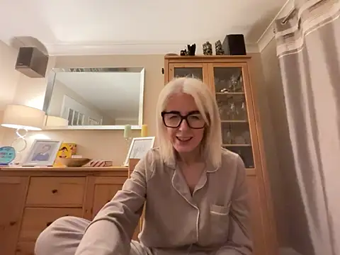 Snapshot of Laylaskyexx chatting on 04-22-26, 09:43 Laylaskyexx online show from 04-22-26, 09:43