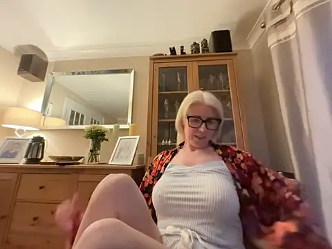 Laylaskyexx online show from 06-11-26, 09:01