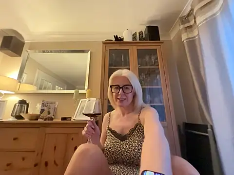 Laylaskyexx online show from 06-24-26, 09:01