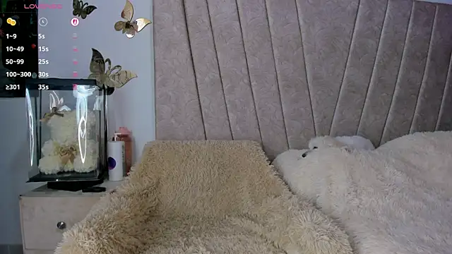 Snapshot of LauraRico chatting on 06-17-26, 04:06 LauraRico online show from 06-17-26, 04:06
