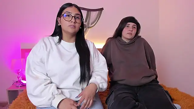 Elisa n Emma online show from 04-01-26, 08:17