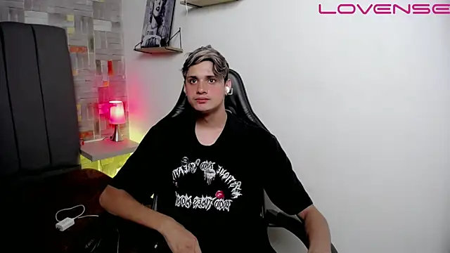 Snapshot of flaquito___ chatting on 04-15-26, 08:42 flaquito online show from 04-15-26, 08:42