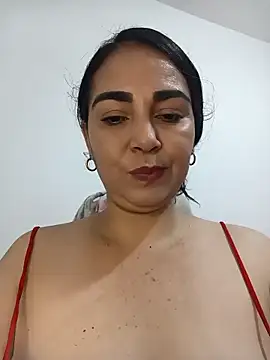 Snapshot of Emily_Divi69 chatting on 04-28-26, 02:32 Emily Divi69 online show from 04-28-26, 02:32