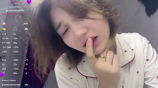 Snapshot of Cute_Capricee chatting on 04-19-26, 10:05 Cute Capricee online show from 04-19-26, 10:05