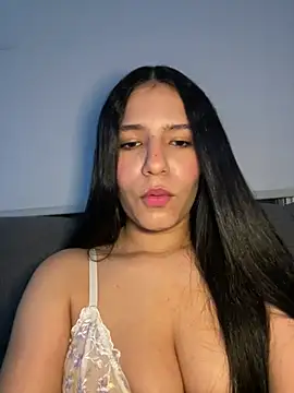 Snapshot of IsabelaRivers chatting on 04-12-26, 06:27 IsabelaRivers online show from 04-12-26, 06:27