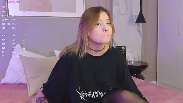 Snapshot of Mila_blum chatting on 05-15-26, 05:00 Mila blum online show from 05-15-26, 05:00