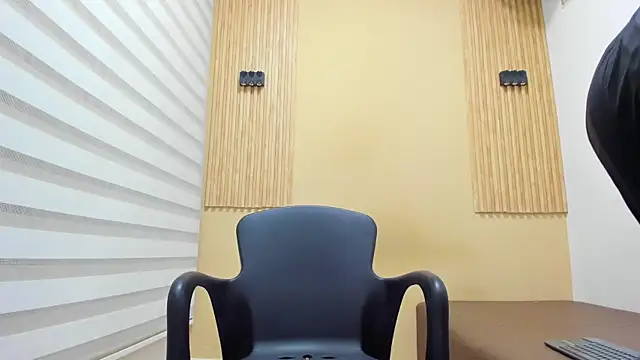 LEO FIOCCHI online show from 04-06-26, 08:10