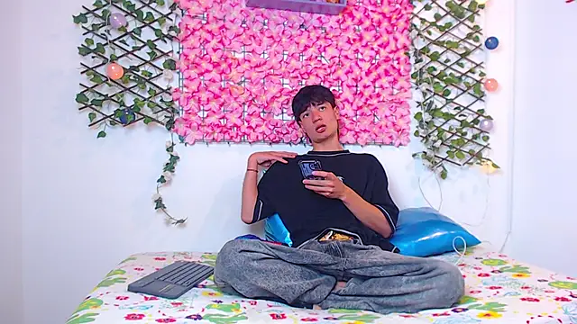 Alex latino  online show from 04-15-26, 03:23