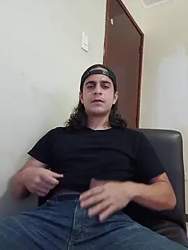 Snapshot of randomzombie27 chatting on 04-08-26, 11:44 randomzombie27 online show from 04-08-26, 11:44