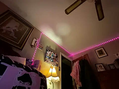 HollyBurst online show from 04-08-26, 02:35