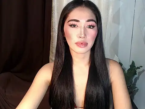 Snapshot of urasiankylie chatting on 05-21-26, 02:36 urasiankylie online show from 05-21-26, 02:36