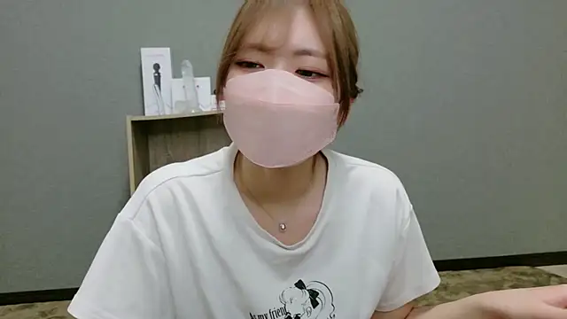 Snapshot of YUA_0425 chatting on 06-17-26, 01:43 YUA 0425 online show from 06-17-26, 01:43