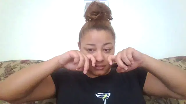 Snapshot of madzbailey chatting on 06-10-26, 03:35 madzbailey online show from 06-10-26, 03:35