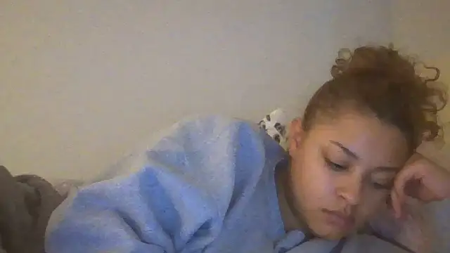 Snapshot of madzbailey chatting on 06-07-26, 11:21 madzbailey online show from 06-07-26, 11:21