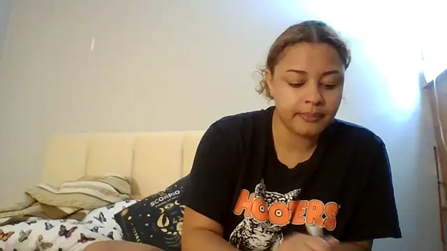 Snapshot of madzbailey chatting on 06-06-26, 01:44 madzbailey online show from 06-06-26, 01:44