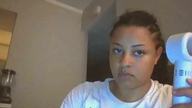 Snapshot of madzbailey chatting on 07-09-26, 01:28 madzbailey online show from 07-09-26, 01:28