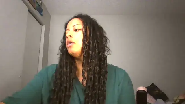 Snapshot of madzbailey chatting on 07-14-26, 02:05 madzbailey online show from 07-14-26, 02:05