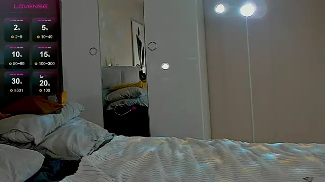 Snapshot of Aphrodite_Portman chatting on 06-17-26, 03:28 Aphrodite Portman online show from 06-17-26, 03:28