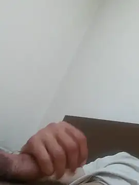 Snapshot of zbardi27 chatting on 05-10-26, 02:30 zbardi27 online show from 05-10-26, 02:30
