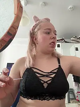 PiaLovee online show from 04-03-26, 01:06