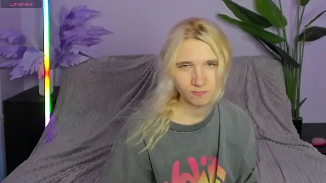 Kitty Blondie online show from 04-06-26, 04:46