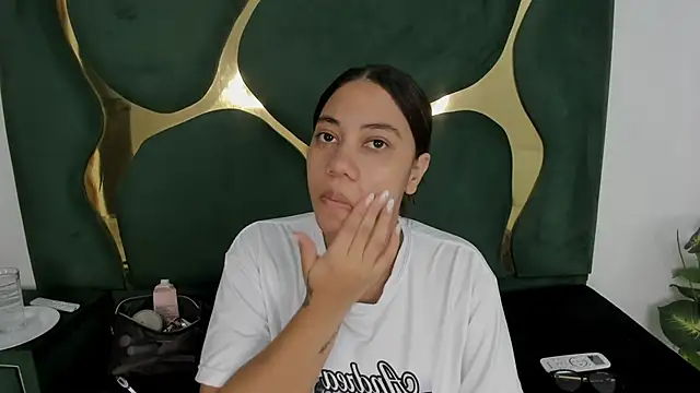 Snapshot of Daphne_cuteht chatting on 05-23-26, 08:41 Daphne cuteht online show from 05-23-26, 08:41