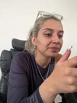 Isabella varella- online show from 06-12-26, 02:04