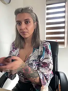 Isabella varella- online show from 05-28-26, 01:50