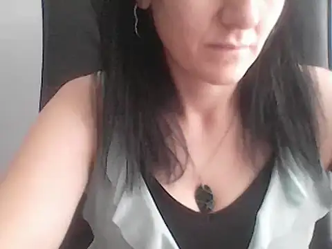 Snapshot of sara_41 chatting on 06-15-26, 02:28 sara 41 online show from 06-15-26, 02:28