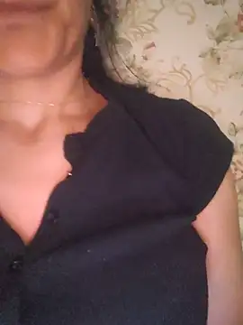 Snapshot of sara_41 chatting on 06-17-26, 05:01 sara 41 online show from 06-17-26, 05:01