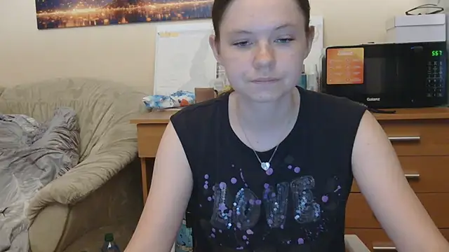 Snapshot of JessicaHolland1 chatting on 06-26-26, 05:41 JessicaHolland1 online show from 06-26-26, 05:41