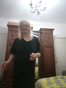 MatureElegantWidow online show from 06-18-26, 11:43
