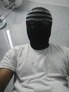 Snapshot of hamy_90 chatting on 04-14-26, 05:40 hamy 90 online show from 04-14-26, 05:40