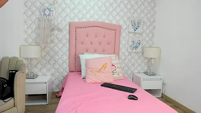 Snapshot of sofia_martinez_9 chatting on 05-15-26, 07:23 sofia martinez 9 online show from 05-15-26, 07:23
