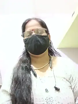 Snapshot of SEEMA_012 chatting on 05-20-26, 04:20 SEEMA 012 online show from 05-20-26, 04:20